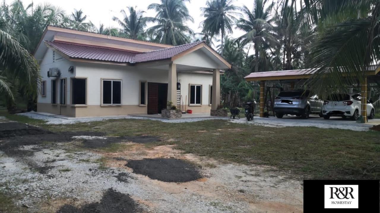 R & R Homestay Tanjung Karang Exterior foto